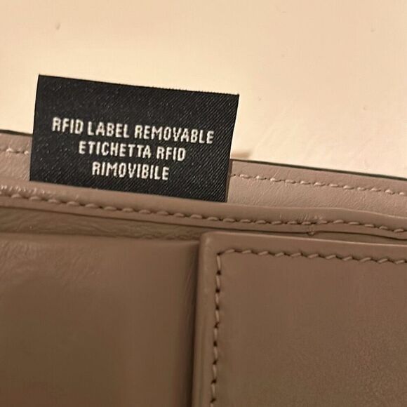 Fendi By The Way Leather Bifold Card Wallet Mauve Pink With Gold Hardware Small - Picture 12 of 15